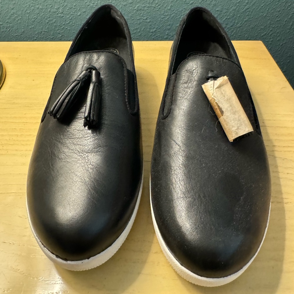 NWT FitFlop Slip-on Casual Leather Sneakers Black 9M